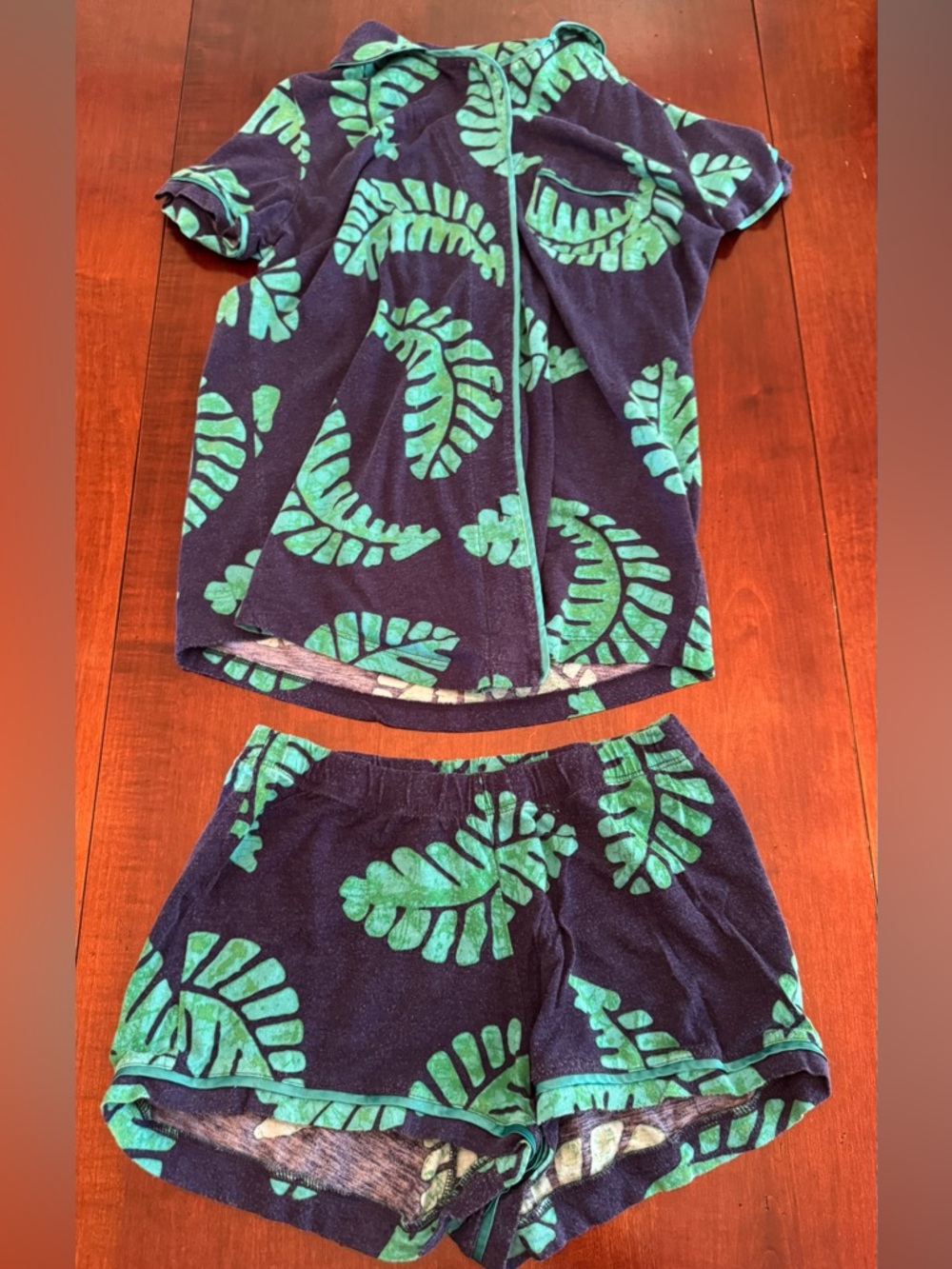 Cosabella Navy with Teal Leaf Short Pajama Set
Size XS - Picture 3 of 7